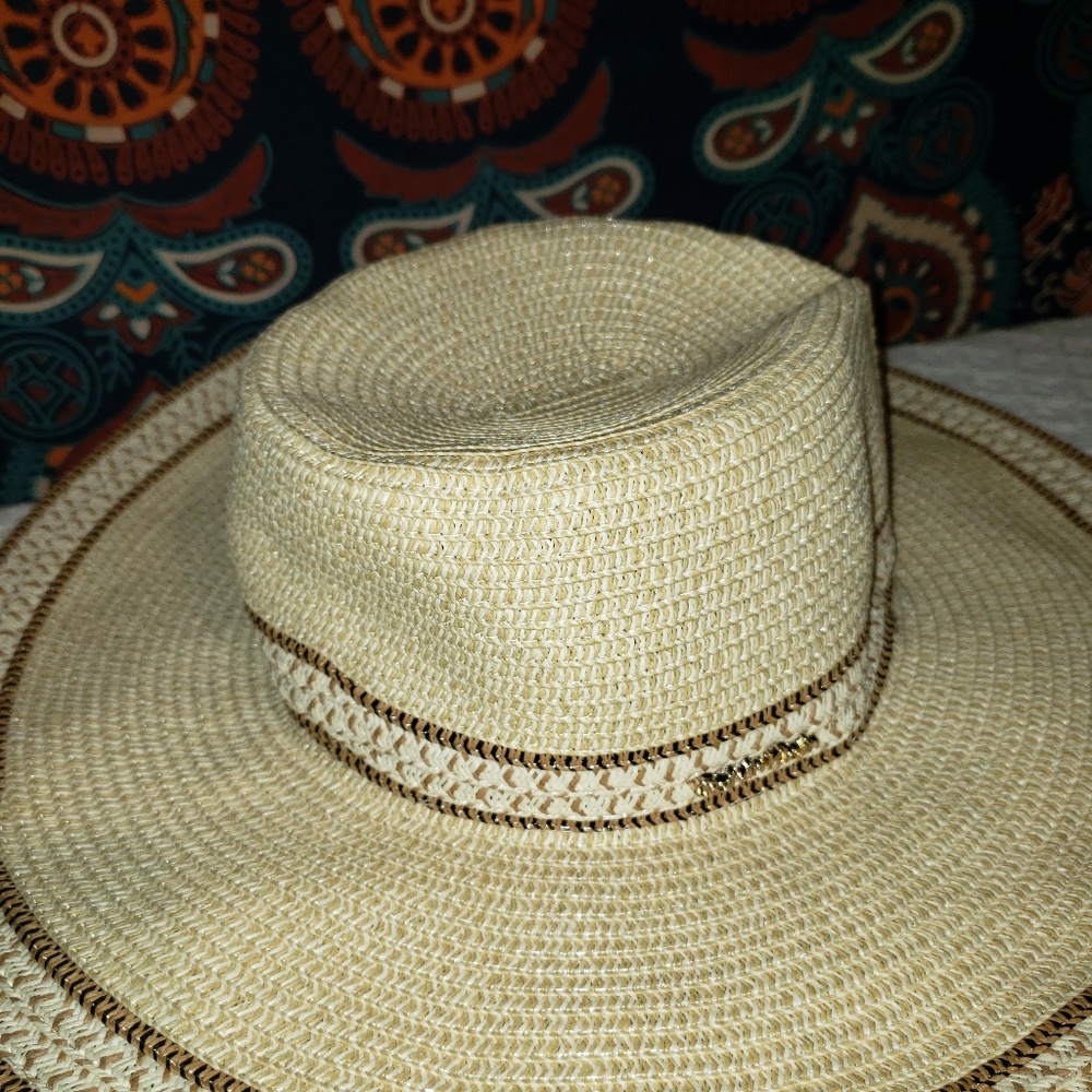 Adorable CALVIN Klein Summer floppy hat